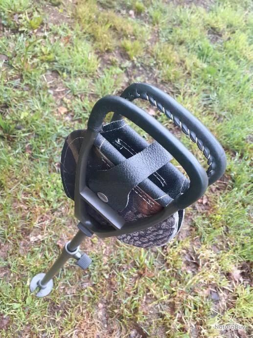 CANNE- SIEGE Cuir Assise Arrondie. 3 CANNE- SIEGE Cuir Assise Arrondie.