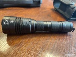 Lampe NITECORE MH25V2 - 1300 Lumens - Portée : 475m