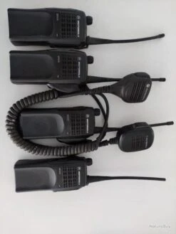 Lot De 4 Talkie Walkie Gp 320 UHF Motorola Et 2 Micros Deportés