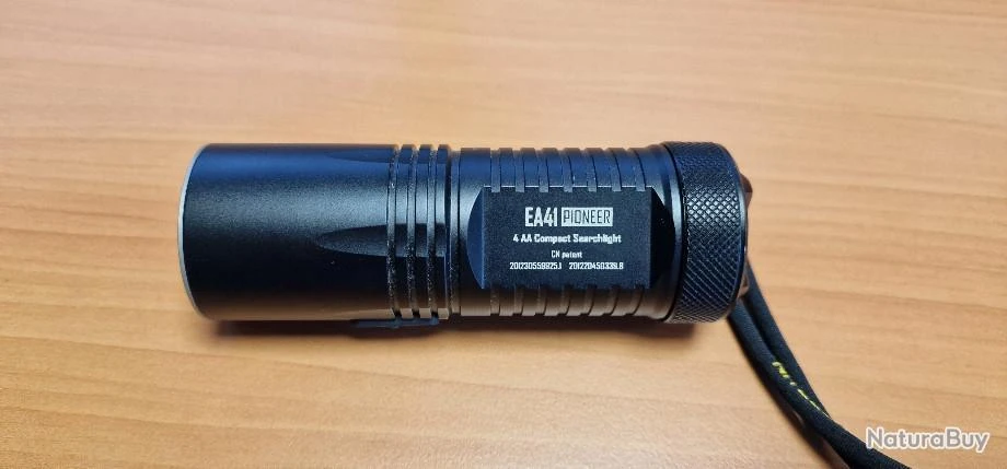 NITECORE EA41 - Lampe De Recherche Ultra Compacte 4 Piles AA 4 NITECORE EA41 - Lampe De Recherche Ultra Compacte 4 Piles AA – Image 2