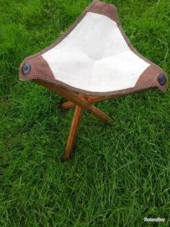 SIEGE TREPIED EN PARFAIT ETAT : BOIS , TOILE , CUIR . ANCIEN MODELE JAMAIS SERVI .. PETIT PRIX -Peltor Soldes 00007 SIEGE TREPIED EN PARFAIT ETAT BOIS TOILE CUIR . ANCIEN MODELE JAMAIS SERVI . PETIT PRIX